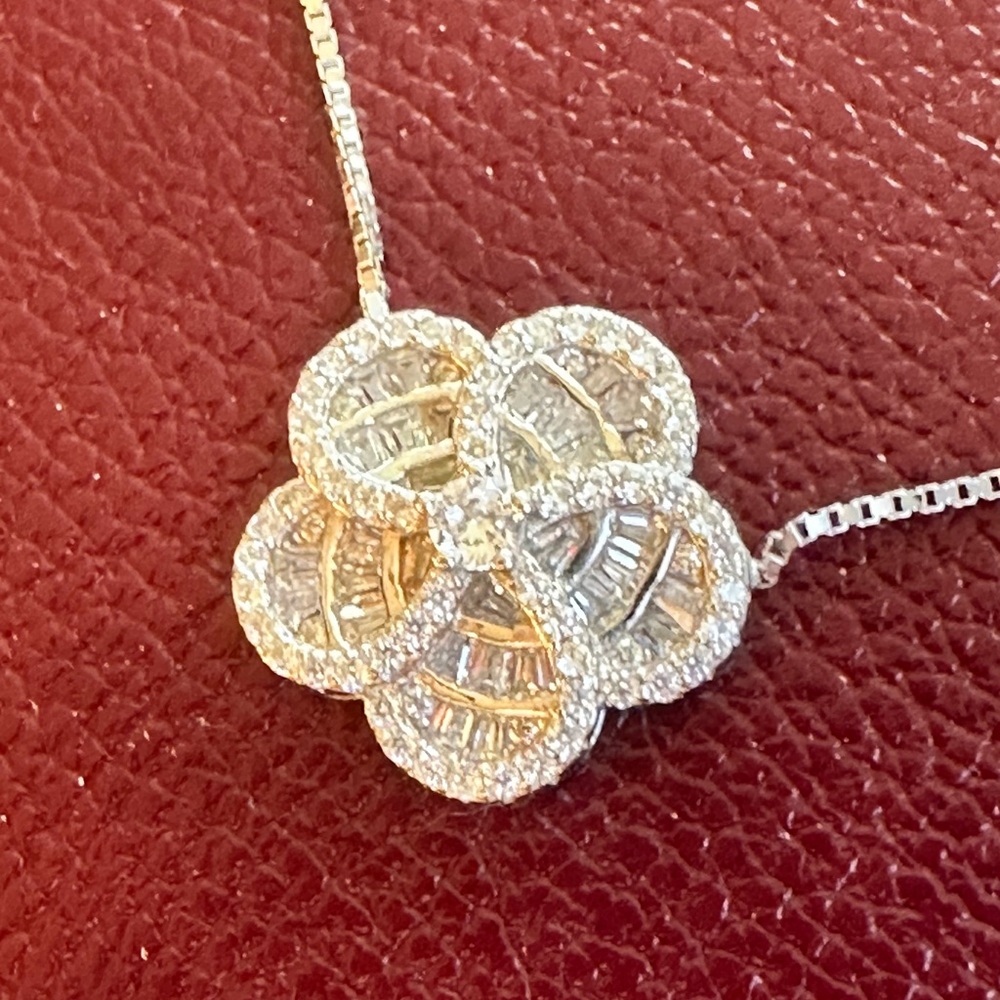 Elegant CV & Sterling Silver Flower Pendant Necklace